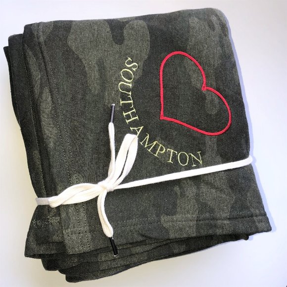 SOUTHAMPTON CAMO EMBROIDERED SWEATSHIRT BLANKET - Picture 1 of 5